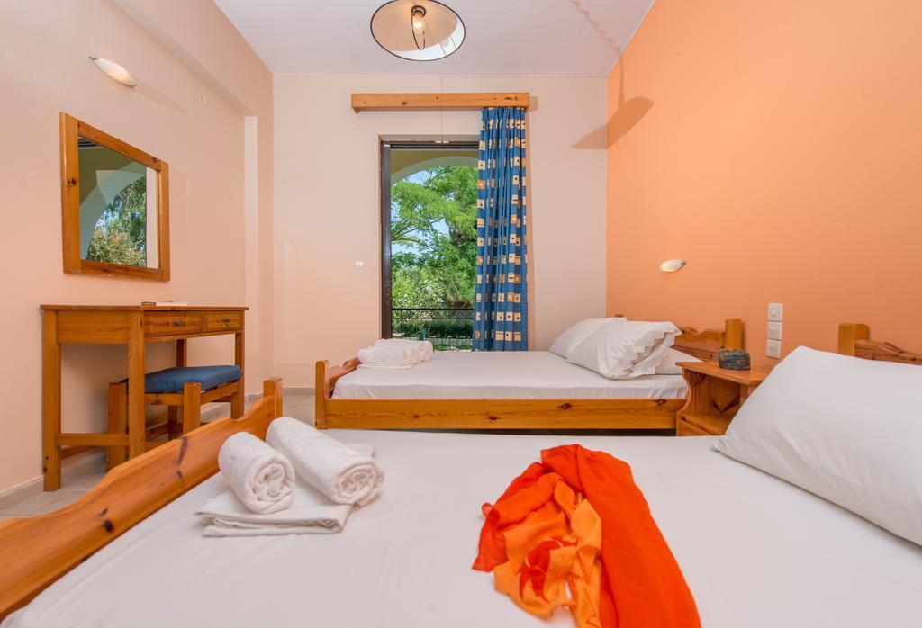 Helen & Theo Studios Лаганас Номер фото